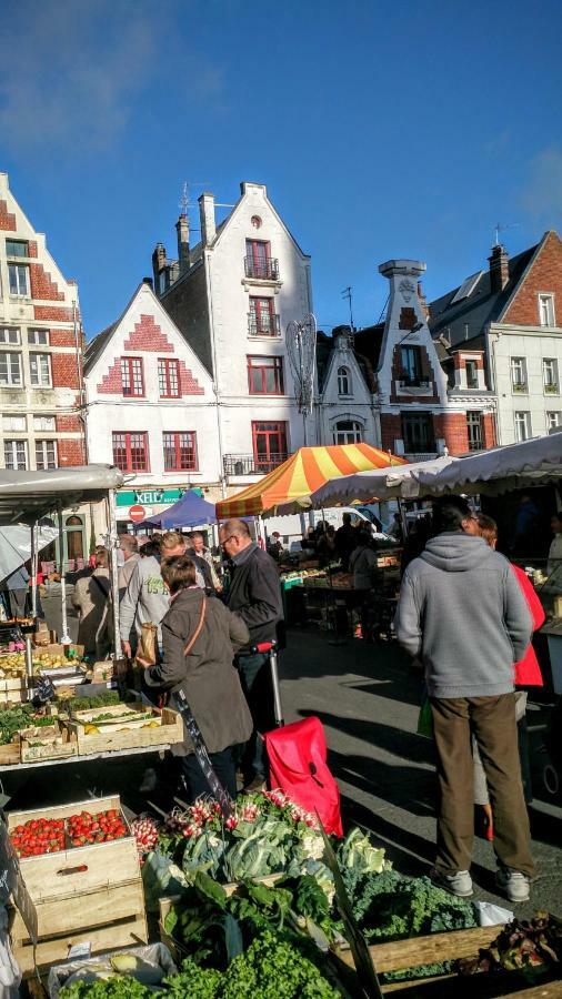 T2 Sur Les Places Arras Exterior photo